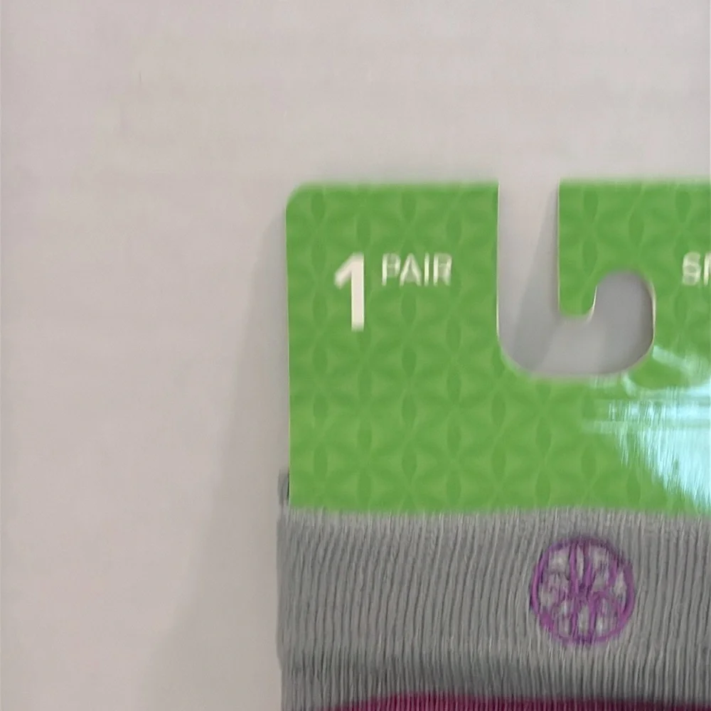 Gaiam Yoga Socks No Slip Grip Toeless Purple Size Small / Medium New In Package
